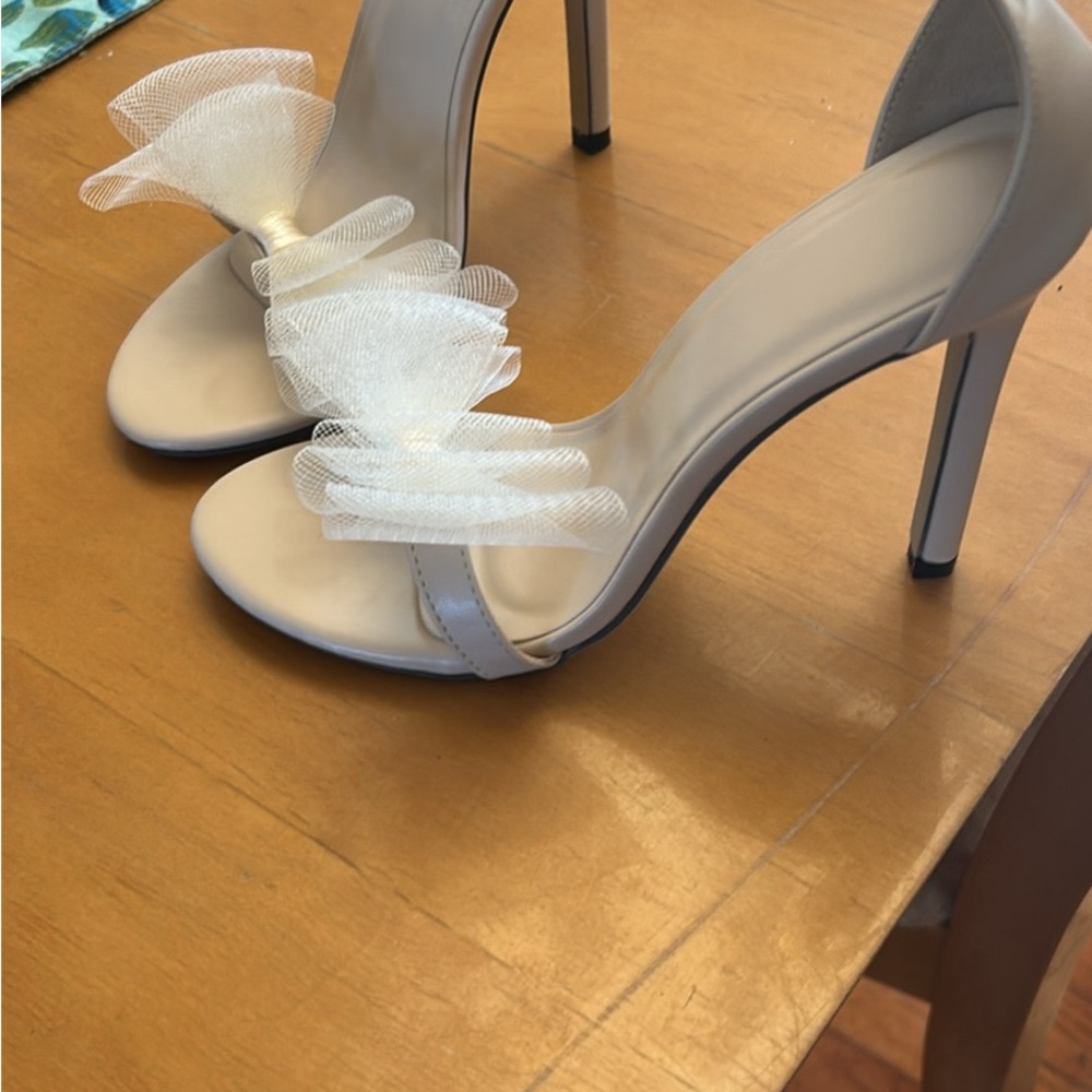 Chic cream elegant Heels with Mesh Bow